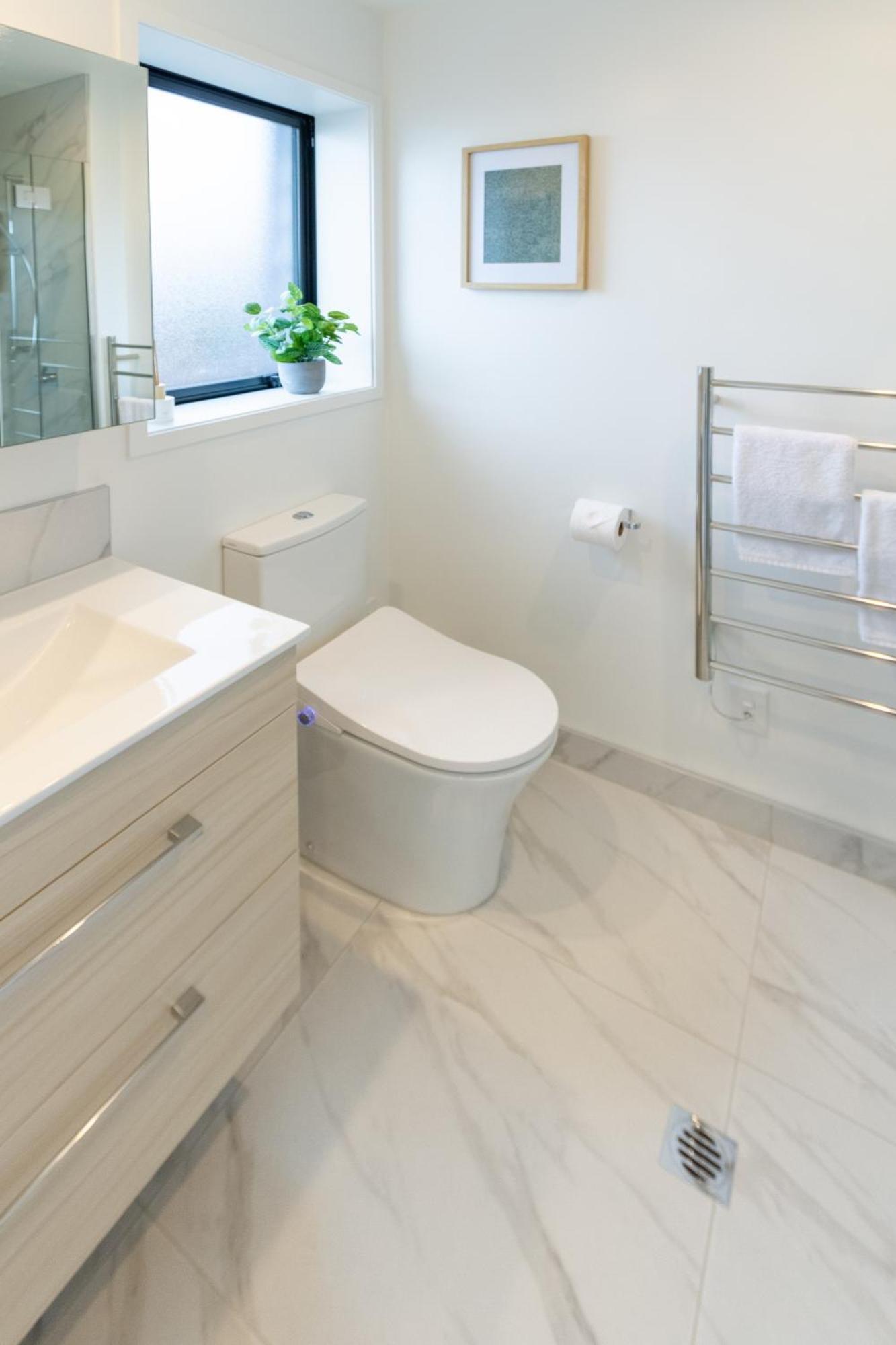Downtown Comfort: Modern Studio With Backyard Christchurch Exterior photo
