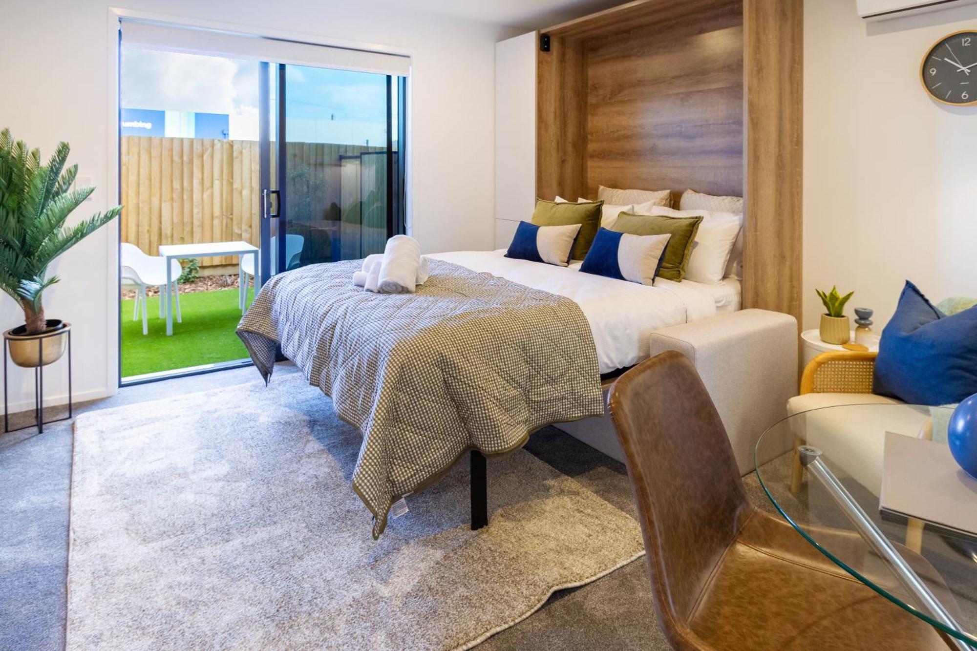 Downtown Comfort: Modern Studio With Backyard Christchurch Exterior photo
